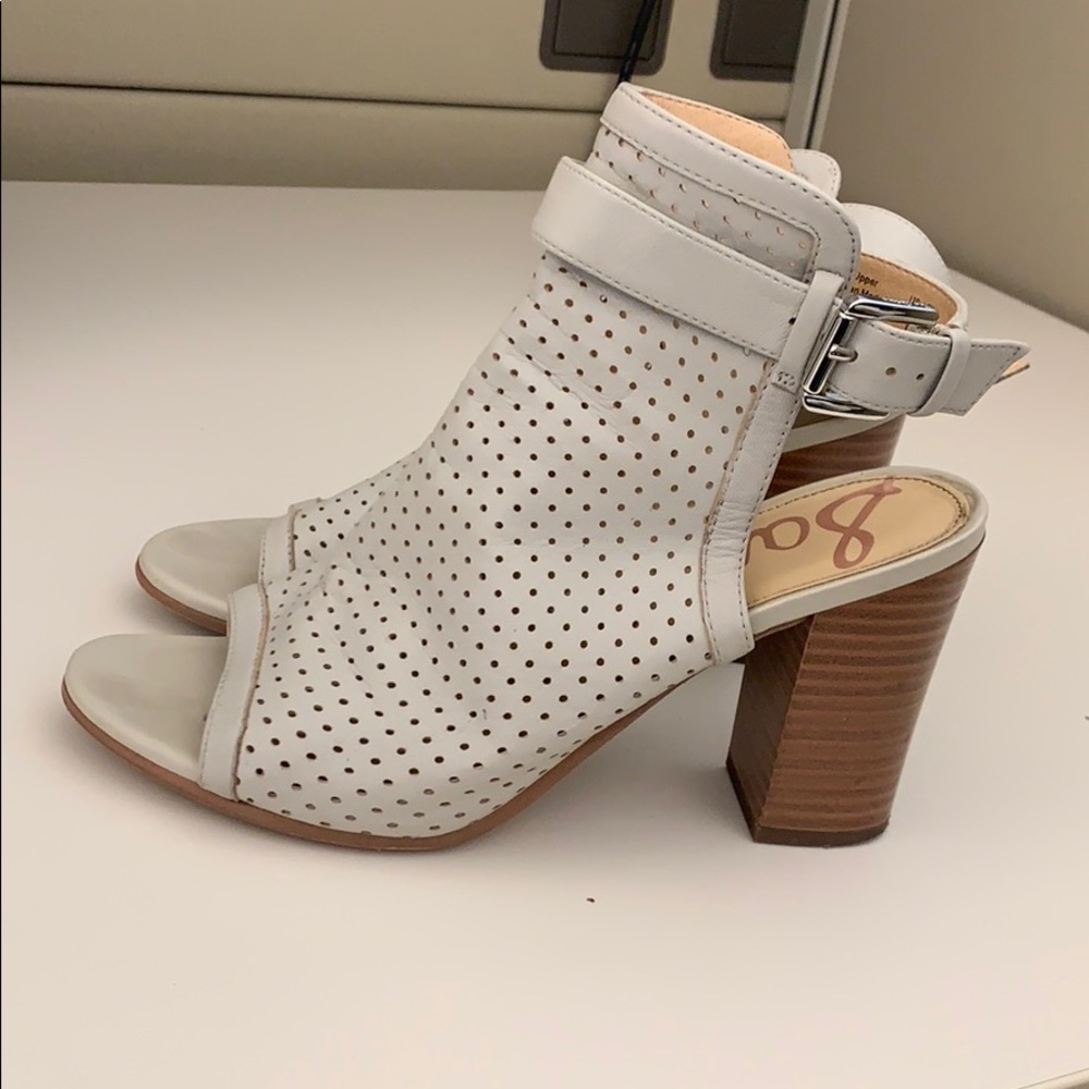 Off white sandal